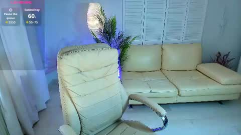 dani_kittys online show from June 15, 8:38 am