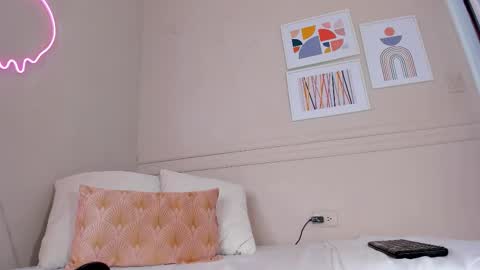 Hi I am Dani online show from September 19, 11:33 am