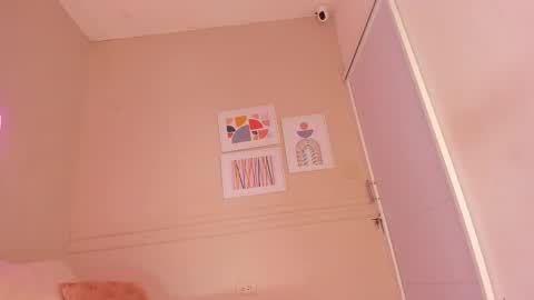 Hi I am Dani online show from November 7, 11:32 am