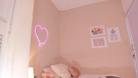 Hi I am Dani online show from November 8, 11:43 am