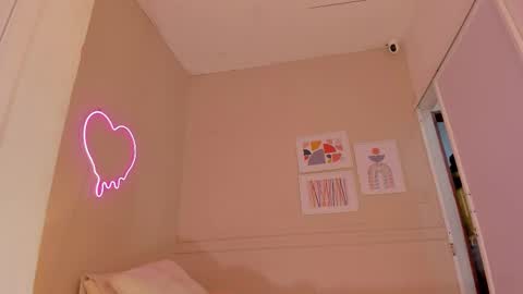 Hi I am Dani online show from November 10, 11:42 am