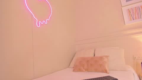 Hi I am Dani online show from November 20, 11:43 am