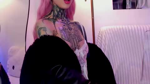 Snapshot of dani_valen chatting on December 4, 11:46 pm Dani online show from December 4, 11:46 pm