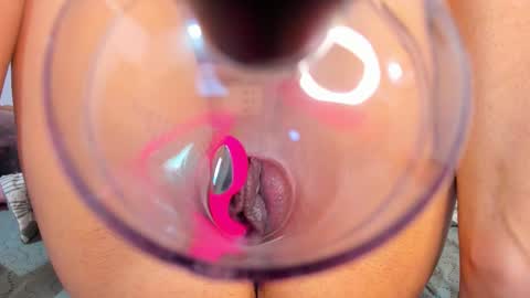 Snapshot of dania_wi chatting on March 11, 4:18 am DANIA online show from March 11, 4:18 am