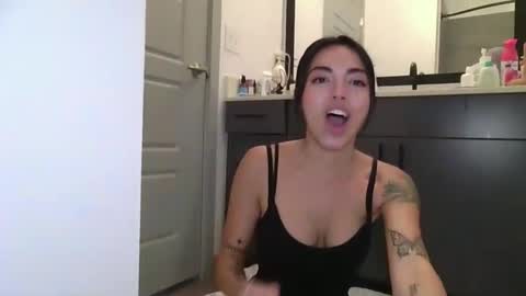 danidivina777 online show from October 4, 9:35 pm