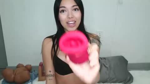 danidivina777 online show from May 2, 3:39 pm