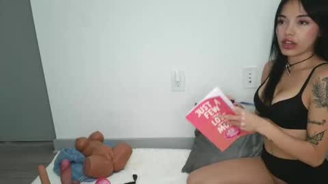 danidivina777 online show from May 9, 4:12 pm