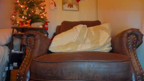 Snapshot of danidollxxx chatting on December 5, 4:32 am danidollxxx online show from December 5, 4:32 am