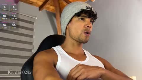 Snapshot of daniel0910s chatting on December 1, 10:04 pm Daniel online show from December 1, 10:04 pm