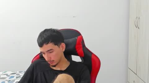 Snapshot of daniel_443 chatting on November 22, 2:54 am DANIEL online show from November 22, 2:54 am