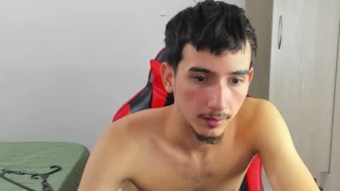 Snapshot of daniel_443 chatting on November 29, 5:21 am DANIEL online show from November 29, 5:21 am