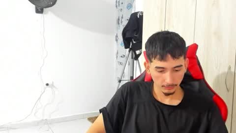 Snapshot of daniel_443 chatting on March 5, 2:51 am DANIEL online show from March 5, 2:51 am