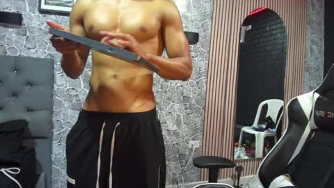 Snapshot of daniel_leconte chatting on October 31, 6:58 am daniel_leconte online show from October 31, 6:58 am