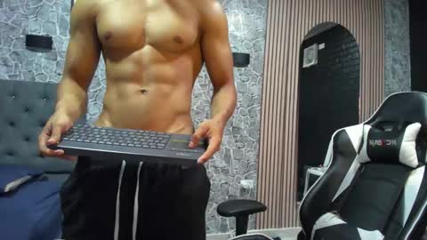 Snapshot of daniel_leconte chatting on November 10, 4:44 am daniel_leconte online show from November 10, 4:44 am