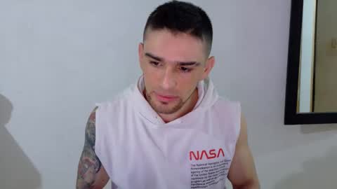 Snapshot of daniel_ova chatting on November 26, 3:29 am Sexy Dani online show from November 26, 3:29 am