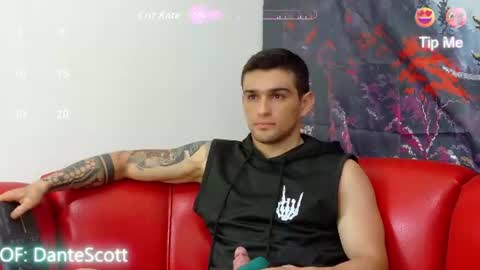 Snapshot of daniel_ova chatting on July 28, 8:12 pm Sexy Dani online show from July 28, 8:12 pm