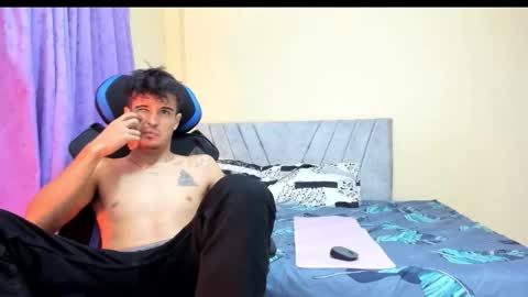 daniel_velez26 online show from November 13, 4:39 pm