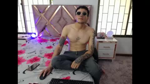 daniel_velez26 online show from April 30, 2:34 pm