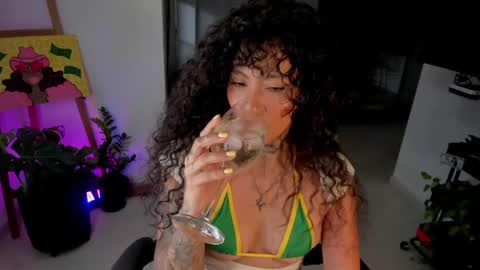 Snapshot of daniela_arenas chatting on March 24, 10:48 pm daniela_arenas online show from March 24, 10:48 pm