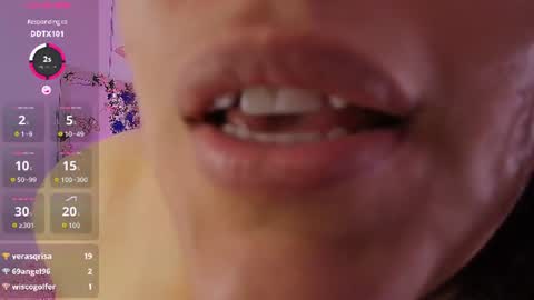 Snapshot of daniela_b25 chatting on July 23, 4:43 am daniela_b25 online show from July 23, 4:43 am