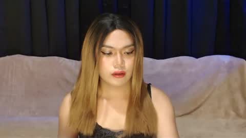 Elodie online show from December 15, 4:59 pm