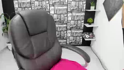 Snapshot of danielamonroe chatting on September 8, 8:30 pm danielamonroe online show from September 8, 8:30 pm