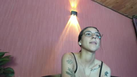 danielamonroe online show from March 29, 12:10 am