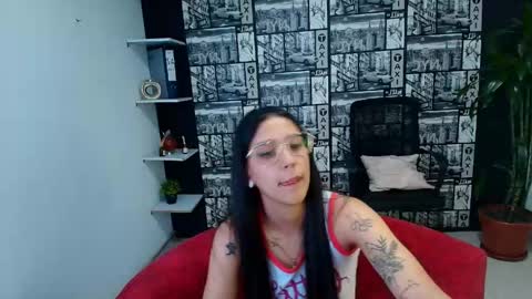 Snapshot of danielamonroe chatting on May 6, 11:32 pm danielamonroe online show from May 6, 11:32 pm
