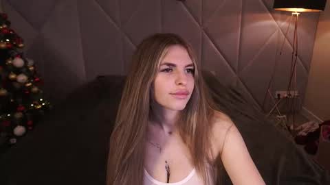 danielareign online show from January 11, 1:49 pm