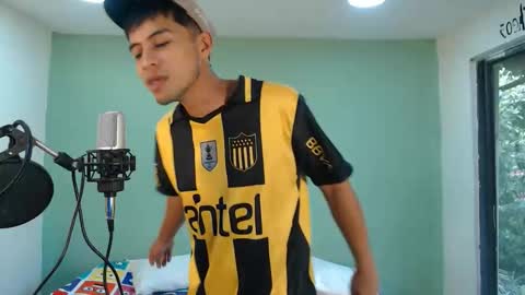 Snapshot of danielitopapii chatting on November 13, 8:08 pm danielitopapii online show from November 13, 8:08 pm