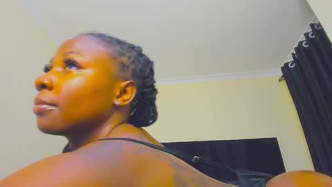 Snapshot of danielle_rock chatting on October 10, 6:29 pm danielle_rock online show from October 10, 6:29 pm