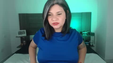 Snapshot of daniellerain chatting on March 6, 1:05 am daniellerain online show from March 6, 1:05 am