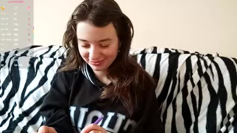 Snapshot of daniellevaulet chatting on December 15, 9:13 am Mia online show from December 15, 9:13 am