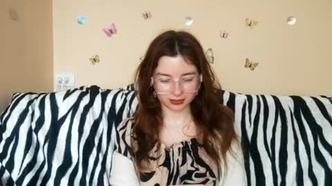 Mia online show from April 26, 1:09 pm