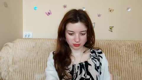 Snapshot of daniellevaulet chatting on May 6, 7:02 am Mia online show from May 6, 7:02 am