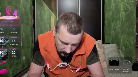 Snapshot of danielocool chatting on October 13, 7:30 am DanieloCool online show from October 13, 7:30 am