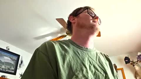 Snapshot of danielp_mod_cb chatting on December 2, 7:42 pm Daniel y. online show from December 2, 7:42 pm