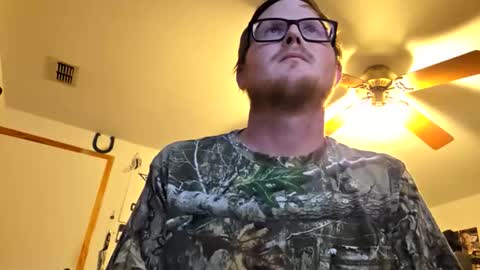 Snapshot of danielp_mod_cb chatting on January 7, 1:41 am Daniel y. online show from January 7, 1:41 am