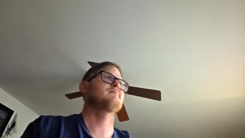 Snapshot of danielp_mod_cb chatting on February 16, 10:28 pm Daniel y. online show from February 16, 10:28 pm