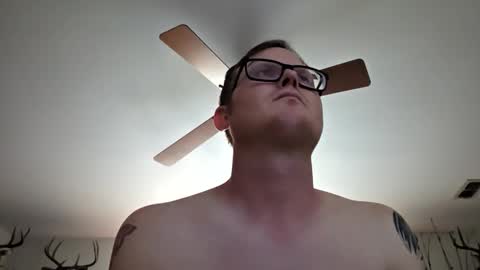 Snapshot of danielp_mod_cb chatting on May 20, 10:49 pm Daniel y. online show from May 20, 10:49 pm