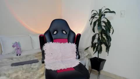 Daniela  online show from November 29, 6:55 pm