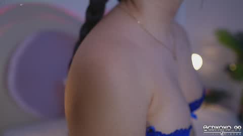 Snapshot of danii_xoxo chatting on December 11, 10:27 pm online show from December 11, 10:27 pm