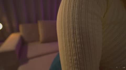 Snapshot of danii_xoxo chatting on October 14, 10:43 pm online show from October 14, 10:43 pm