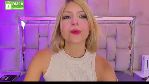 Snapshot of daniiela_beteche777 chatting on January 14, 6:35 pm DANIELA online show from January 14, 6:35 pm