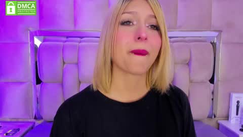 Snapshot of daniiela_beteche777 chatting on February 8, 7:06 pm DANIELA online show from February 8, 7:06 pm