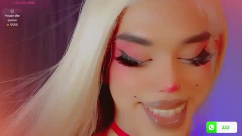 Snapshot of daniilee_ chatting on December 18, 9:32 pm DANNI LEE online show from December 18, 9:32 pm