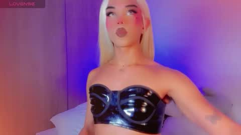 DANNI LEE online show from March 13, 7:09 pm