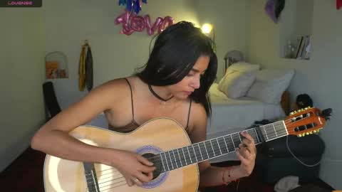 Snapshot of daniisla chatting on October 15, 9:48 pm danalle .. online show from October 15, 9:48 pm