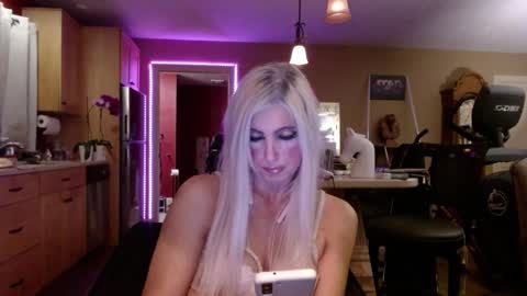 DanikaWhite69 online show from October 9, 8:12 am