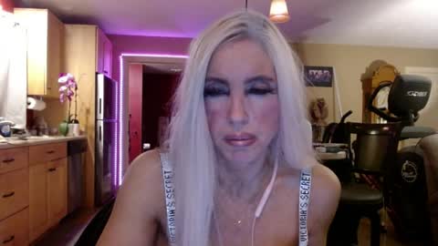 Snapshot of danikawhite69 chatting on June 9, 12:50 pm DanikaWhite69 online show from June 9, 12:50 pm
